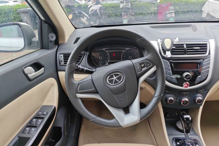 Used JAC Group J6 A30 2013 1.5L CVT Luxury Model China IV Standard Steering Wheel