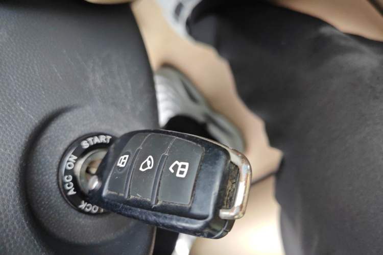 Used JAC Group J6 A30 2013 1.5L CVT Luxury Model China IV Standard Vehicle Key