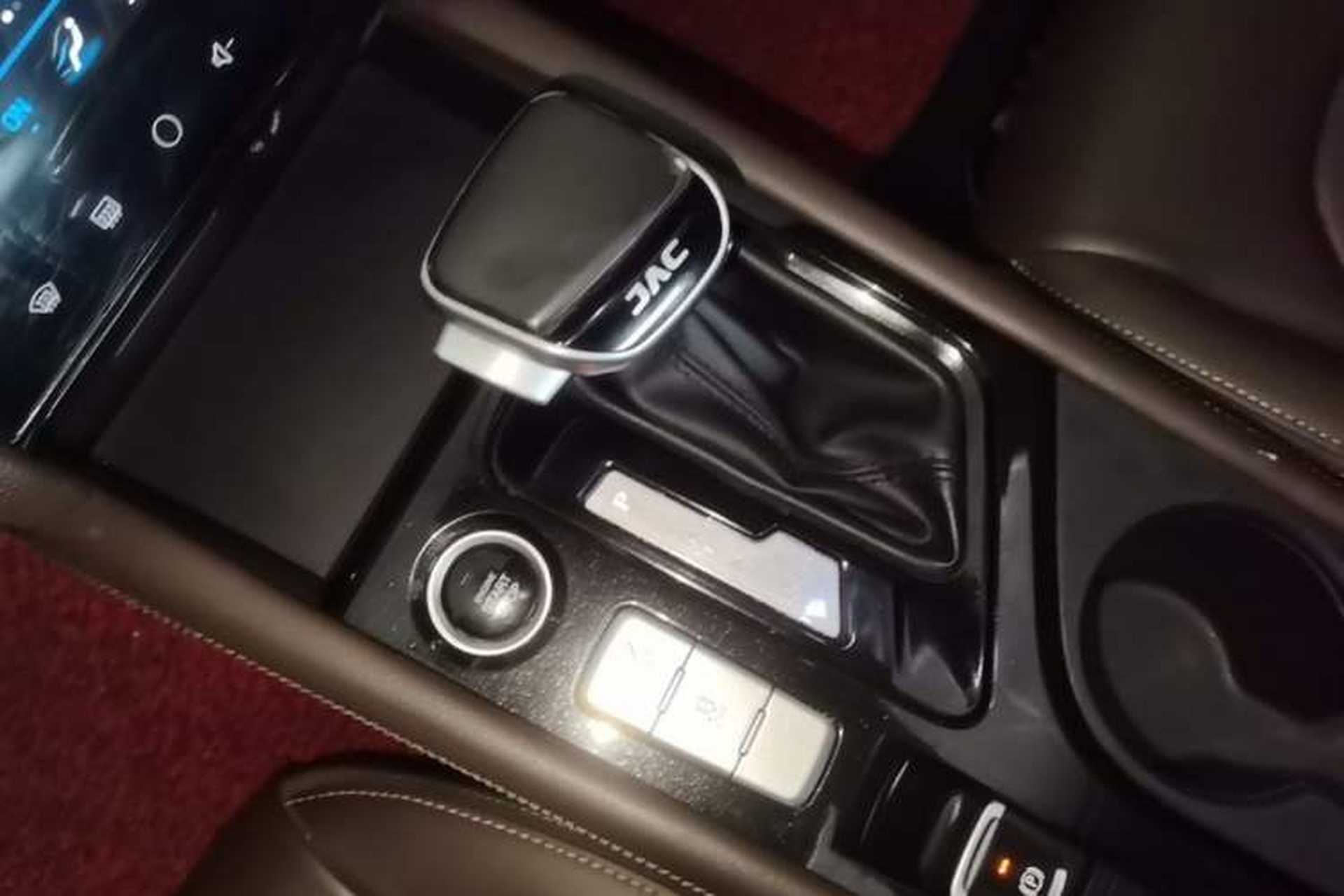 Used JAC Group J7 2020 1.5T CVT Elite Model Gear Lever
