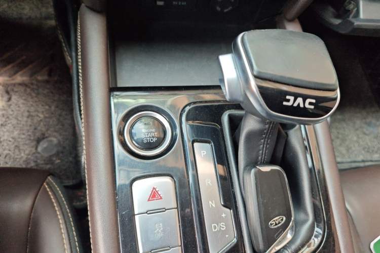 Used JAC Group J7 2020 1.5T CVT Elite Model Gear Lever
