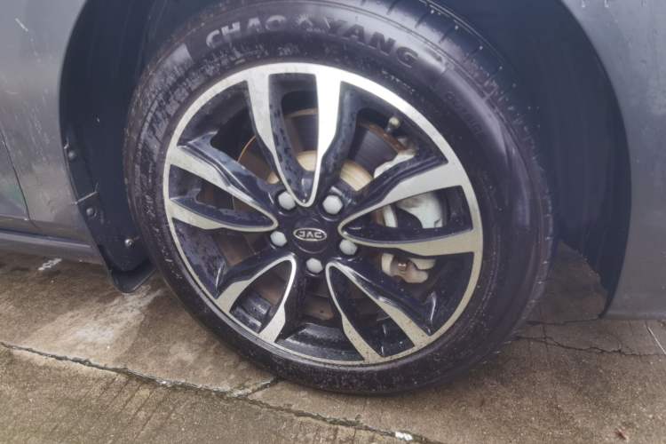 Used JAC Group J7 2020 1.5T CVT Superior Trim Right Front Wheel Hub