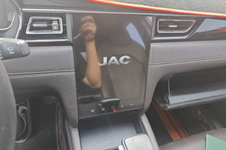 Used JAC Group J7 2020 1.5T CVT Superior Trim Audio And AC Panel