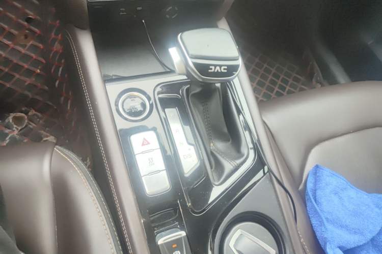 Used JAC Group J7 2020 1.5T CVT Superior Trim Gear Lever