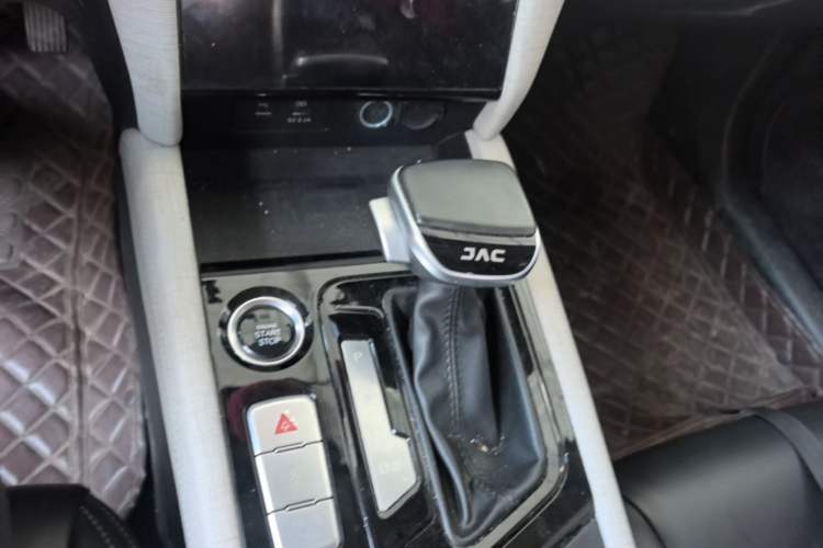Used JAC Group J7 2020 1.5T CVT Dream Edition Gear Lever