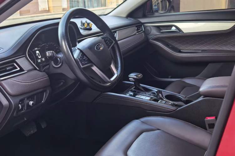 Used JAC Group J7 2020 1.5T CVT Elite Model Interior 2