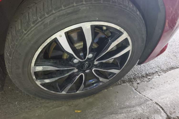 Used JAC Group J7 2020 1.5T CVT Superior Trim Right Front Wheel Hub