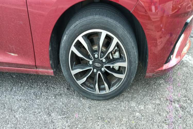 Used JAC Group J7 2020 1.5T CVT Elite Model Right Front Wheel Hub