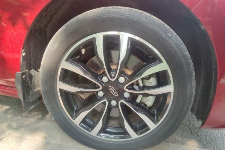 Used JAC Group J7 2020 1.5T CVT Superior Trim Right Front Wheel Hub