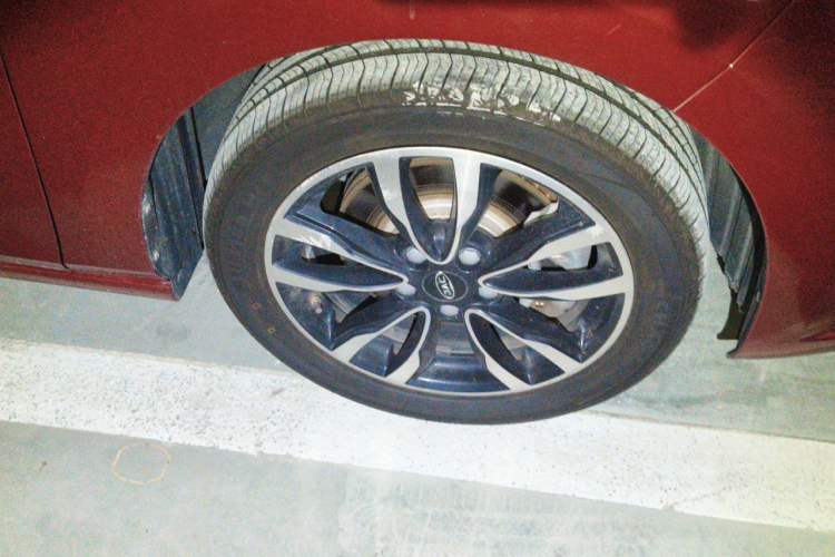 Used JAC Group J7 2020 1.5T CVT Beyond+ Trim Right Front Wheel Hub