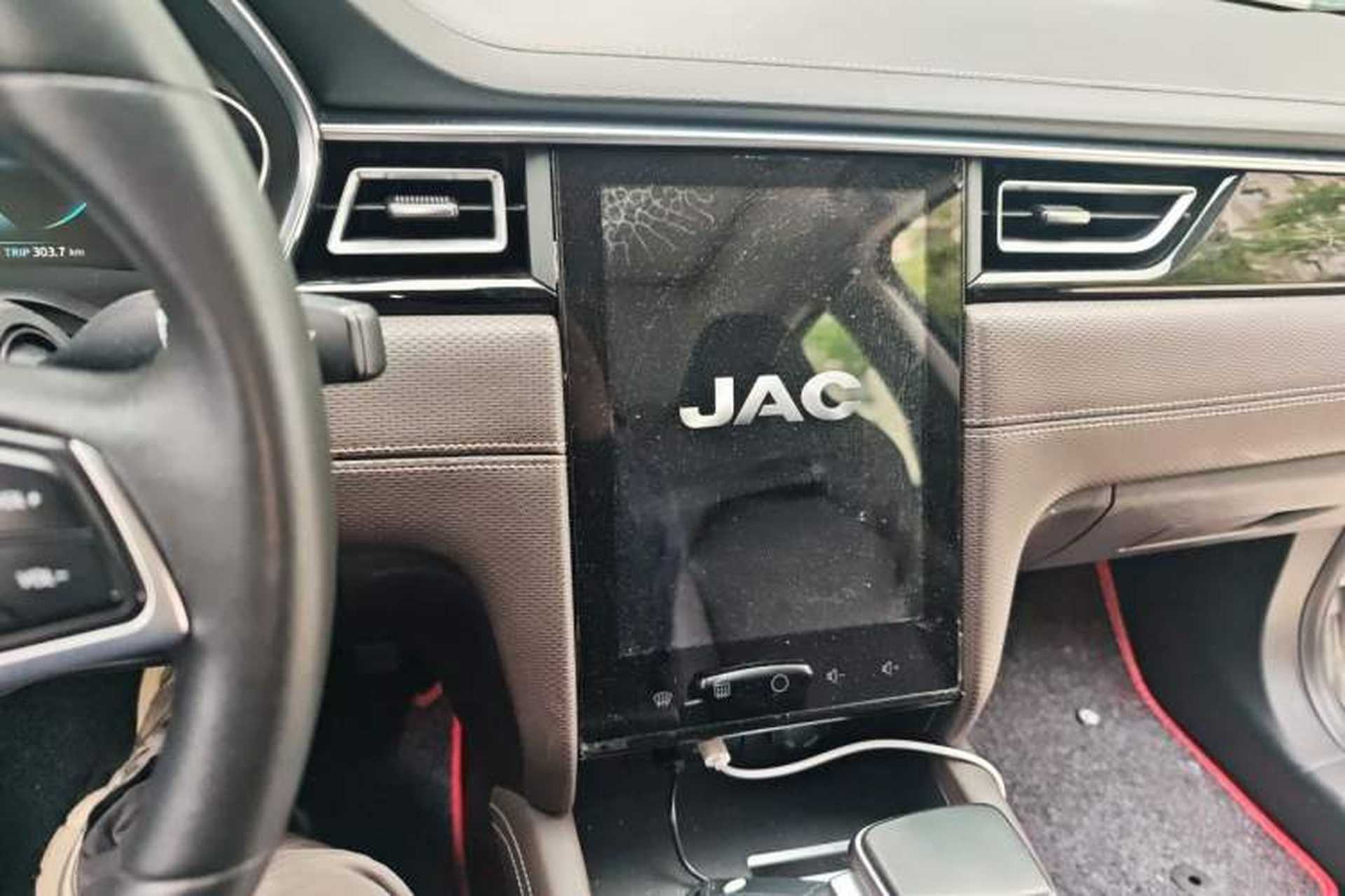Used JAC Group J7 2020 1.5T CVT Superior Trim Audio And AC Panel
