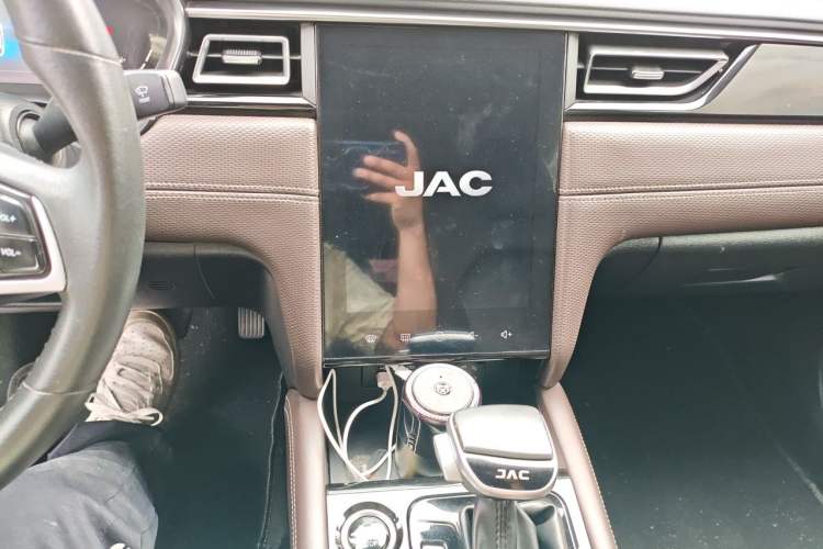 Used JAC Group J7 2020 1.5T CVT Superior Trim Audio And AC Panel