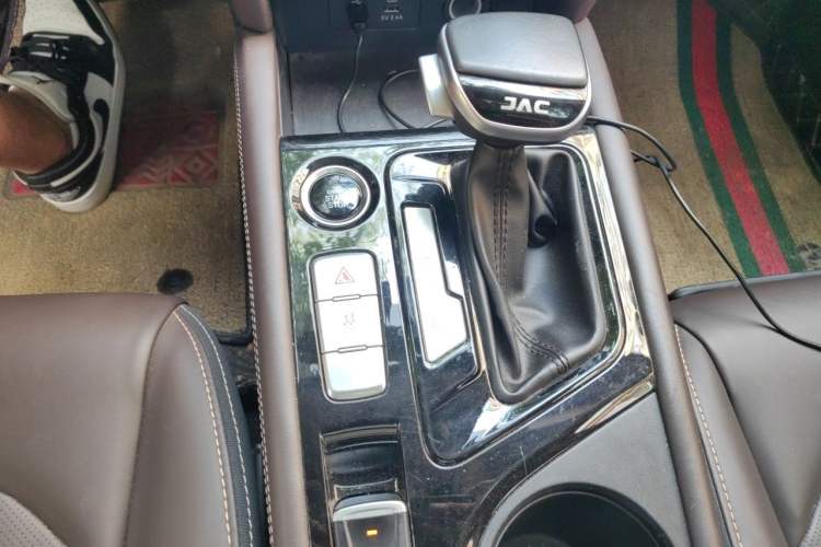 Used JAC Group J7 2020 1.5T CVT Elite Model Gear Lever