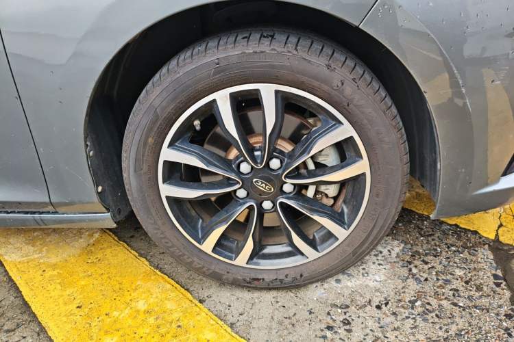 Used JAC Group J7 2020 1.5T CVT Superior Trim Right Front Wheel Hub