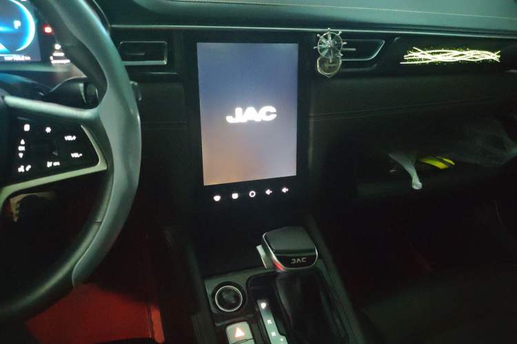 Used JAC Group J7 2020 1.5T CVT Superior Trim Audio And AC Panel