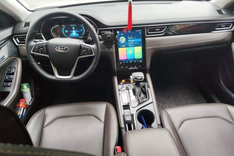 Used JAC Group J7 2020 1.5T CVT Superior Trim Center Console