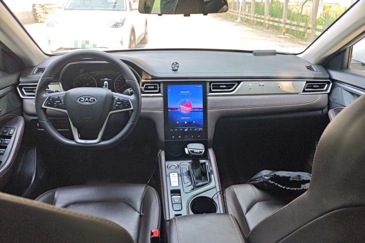 Used JAC Group J7 2020 1.5T CVT Elite Model Center Console