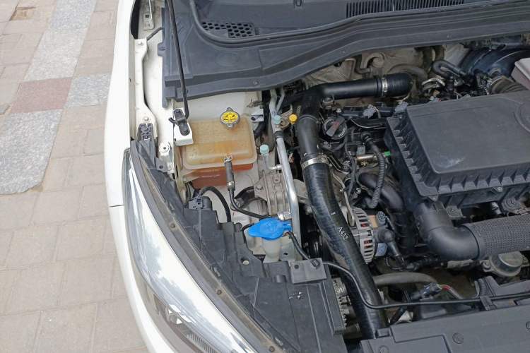 Used JAC Group J7 2020 1.5T CVT Superior Trim Engine Bay Right