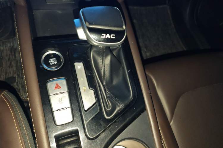 Used JAC Group J7 2020 1.5T CVT Elite Model Gear Lever