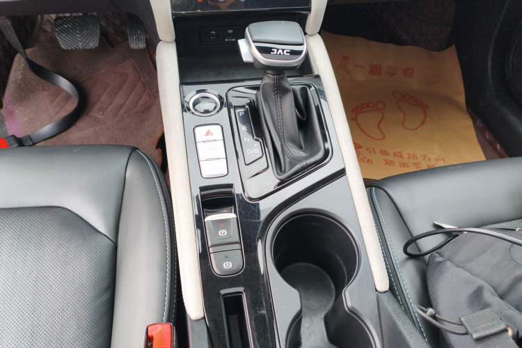 Used JAC Group J7 2020 1.5T CVT Dream Edition Gear Lever