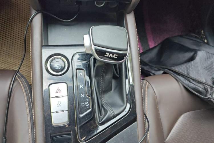 Used JAC Group J7 2020 1.5T CVT Elite Model Gear Lever