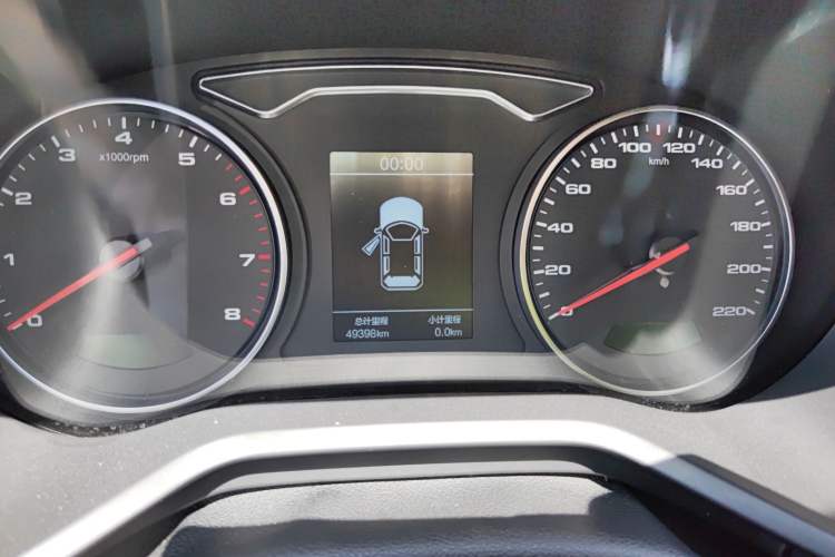 Used JAC Group J7 2020 1.5T CVT Elite Model Odometer Close Up