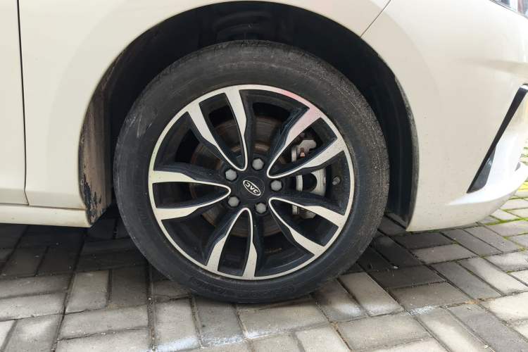 Used JAC Group J7 2020 1.5T CVT Superior Trim Right Front Wheel Hub
