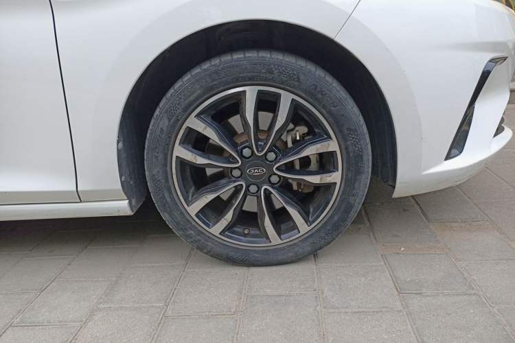 Used JAC Group J7 2020 1.5T CVT Superior Trim Right Front Wheel Hub