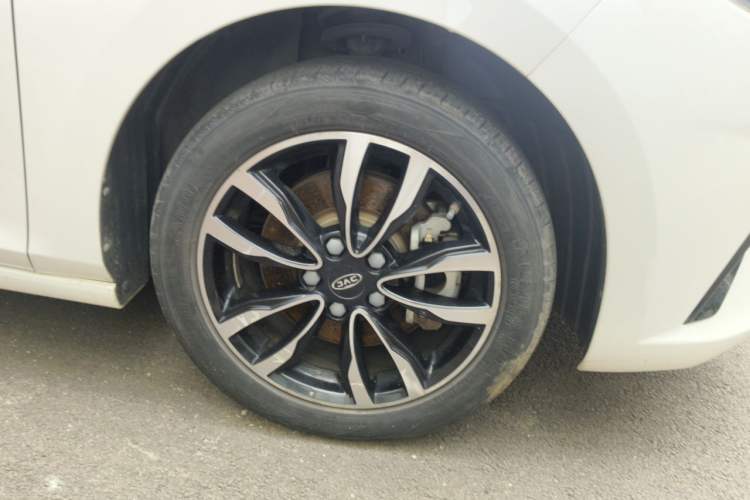 Used JAC Group J7 2020 1.5T CVT Elite+ Trim Right Front Wheel Hub
