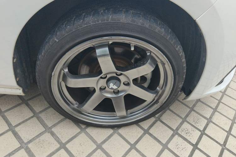 Used JAC Group J7 2020 1.5T CVT Superior Trim Right Front Wheel Hub