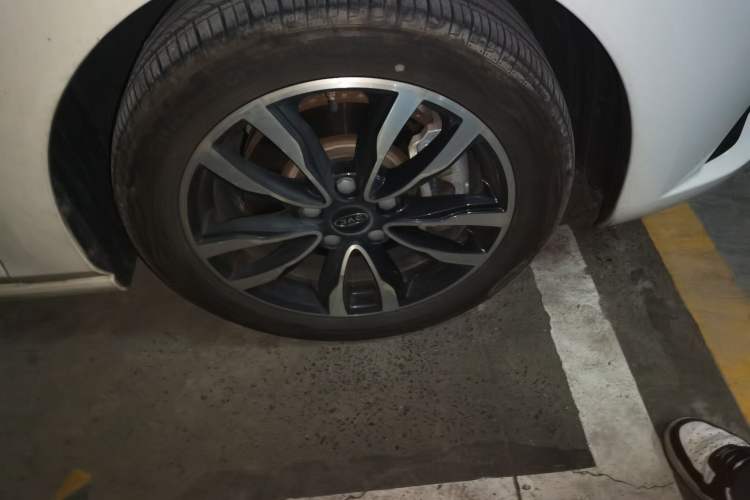 Used JAC Group J7 2020 1.5T CVT Superior Trim Right Front Wheel Hub