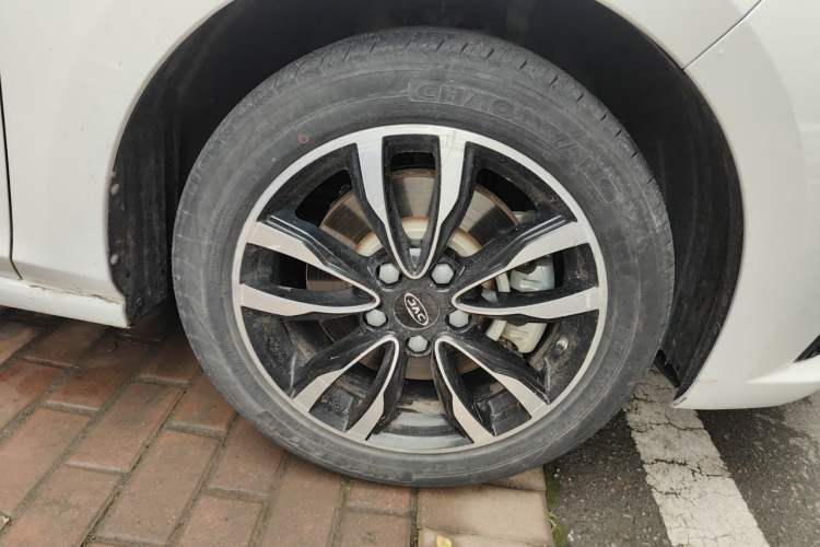 Used JAC Group J7 2020 1.5T CVT Superior Trim Right Front Wheel Hub
