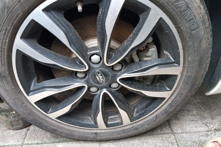 Used JAC Group J7 2020 1.5T CVT Elite Model Right Front Wheel Hub