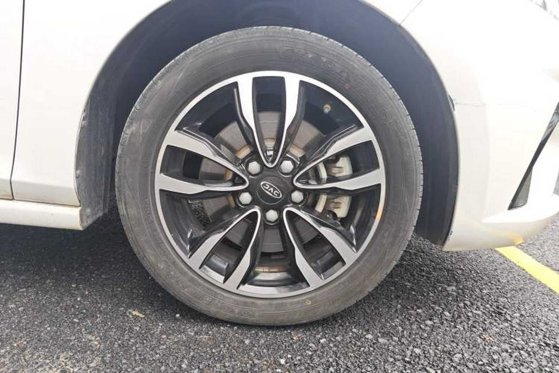 Used JAC Group J7 2020 1.5T CVT Beyond+ Trim Right Front Wheel Hub