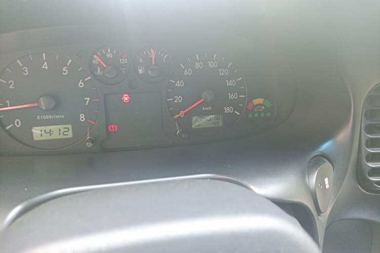 Used JAC Group Refine 2008 2.0L Shuttle Gasoline Basic Model with Front and Rear Air Conditioning Odometer Close Up