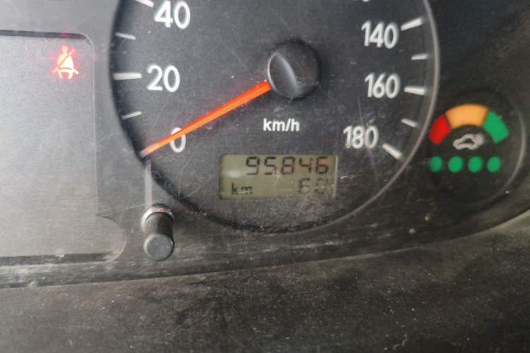 Used JAC Group Refine 2008 2.0L Shuttle Gasoline Basic Version with Single Air Conditioner Odometer Close Up