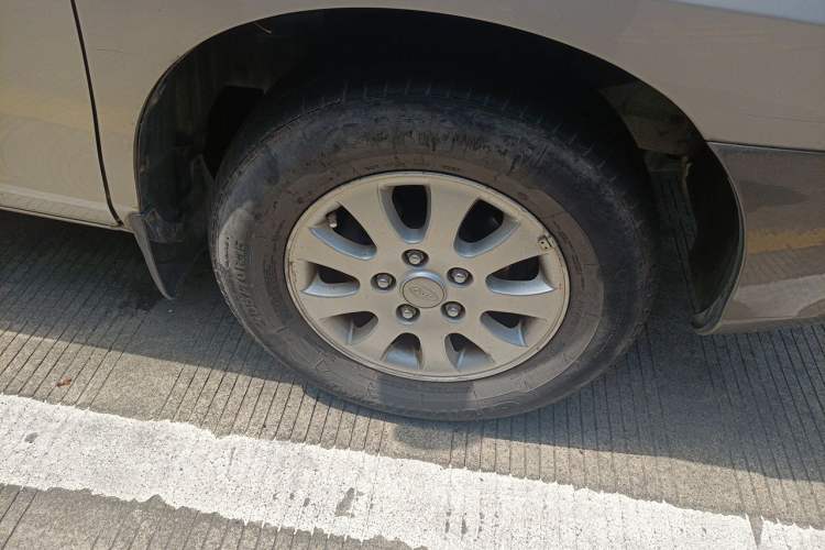 Used JAC Group Refine 2008 2.0L Shuttle Gasoline Basic Model with Front and Rear Air Conditioning Right Front Wheel Hub
