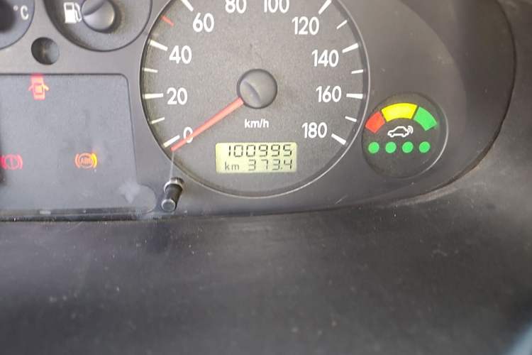 Used JAC Group Refine 2008 2.0L Shuttle Gasoline Basic Version with Single Air Conditioner Odometer Close Up
