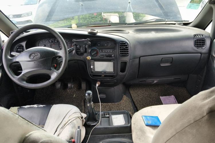 Used JAC Group Refine 2011 2.8T Shuttle Diesel Comfort Edition HFC4DA1-2B1 Center Console