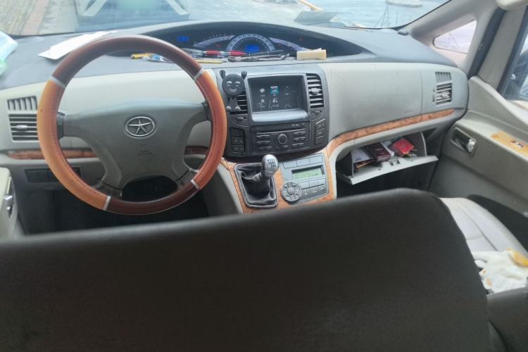 Used JAC Group Refine 2011 2.0T Xianghe Gasoline Luxury Edition HFC4GA3-1C Center Console
