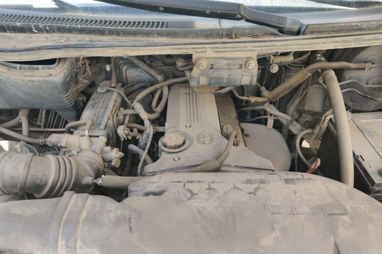 Used JAC Group Refine 2011 2.0L Shuttle Gasoline Comfort Edition HFC4GA3 Engine Bay