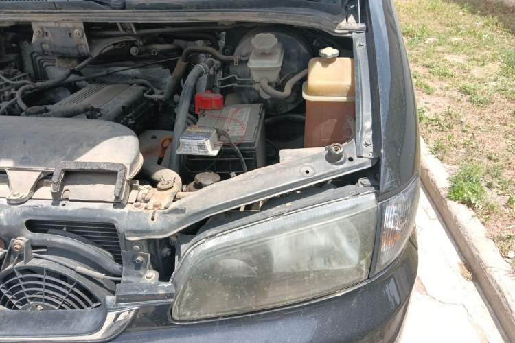 Used JAC Group Refine 2011 2.4L Colorful Journey Gasoline Comfort Edition HFC4GA1-C Engine Bay Left