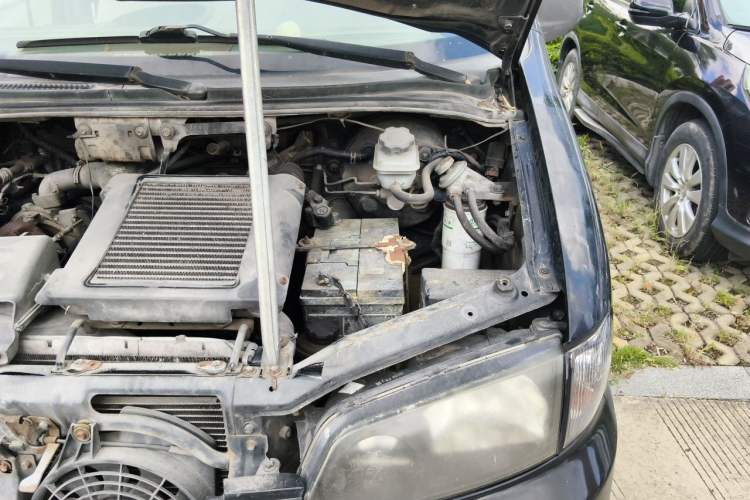 Used JAC Group Refine 2011 2.8T Shuttle Diesel Comfort Edition HFC4DA1-2B1 Engine Bay Left