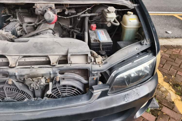 Used JAC Group Refine 2011 2.0L Shuttle Gasoline Standard Edition HFC4GA3 Engine Bay Left