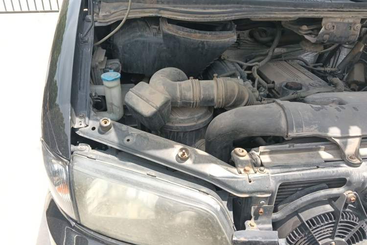 Used JAC Group Refine 2011 2.4L Colorful Journey Gasoline Comfort Edition HFC4GA1-C Engine Bay Right