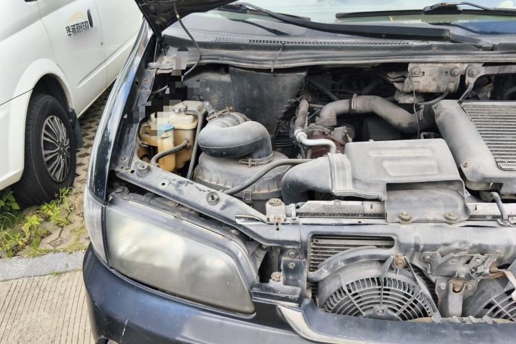 Used JAC Group Refine 2011 2.8T Shuttle Diesel Comfort Edition HFC4DA1-2B1 Engine Bay Right