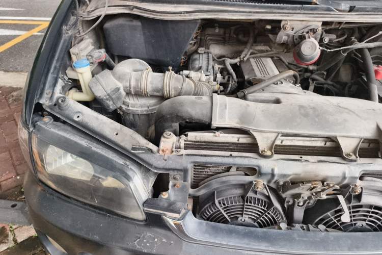 Used JAC Group Refine 2011 2.0L Shuttle Gasoline Standard Edition HFC4GA3 Engine Bay Right