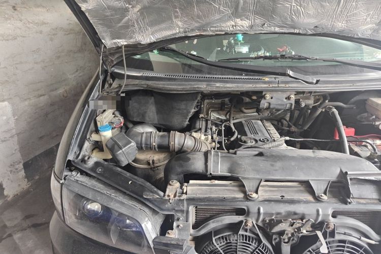 Used JAC Group Refine 2011 2.0L Shuttle Gasoline Comfort Edition HFC4GA3 Engine Bay Right