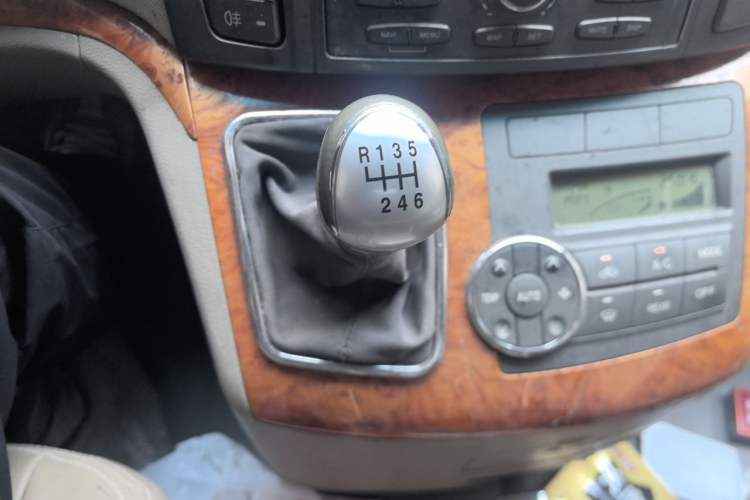 Used JAC Group Refine 2011 2.0T Xianghe Gasoline Luxury Edition HFC4GA3-1C Gear Lever