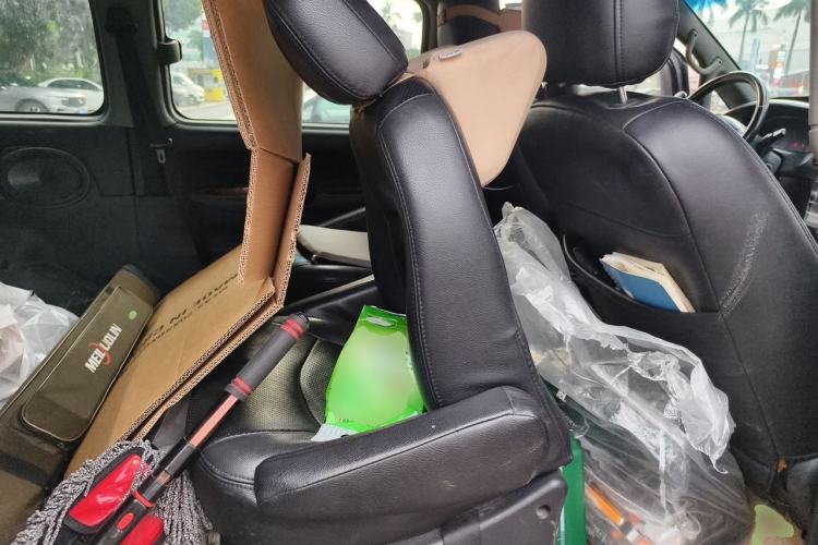 Used JAC Group Refine 2011 2.0L Shuttle Gasoline Standard Edition HFC4GA3 Left Rear Seat
