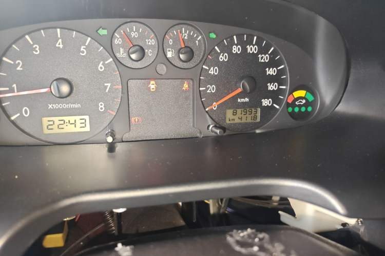 Used JAC Group Refine 2011 2.0L Shuttle Gasoline Comfort Edition HFC4GA3 Odometer Close Up